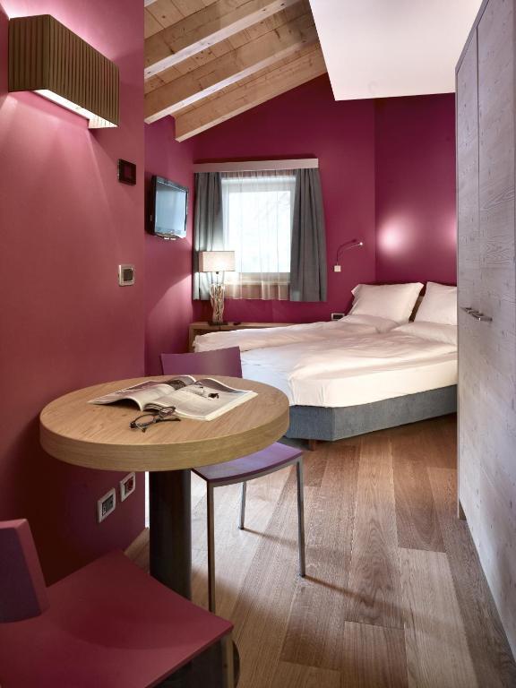 Color Home Suite Apartments Predazzo Zimmer foto